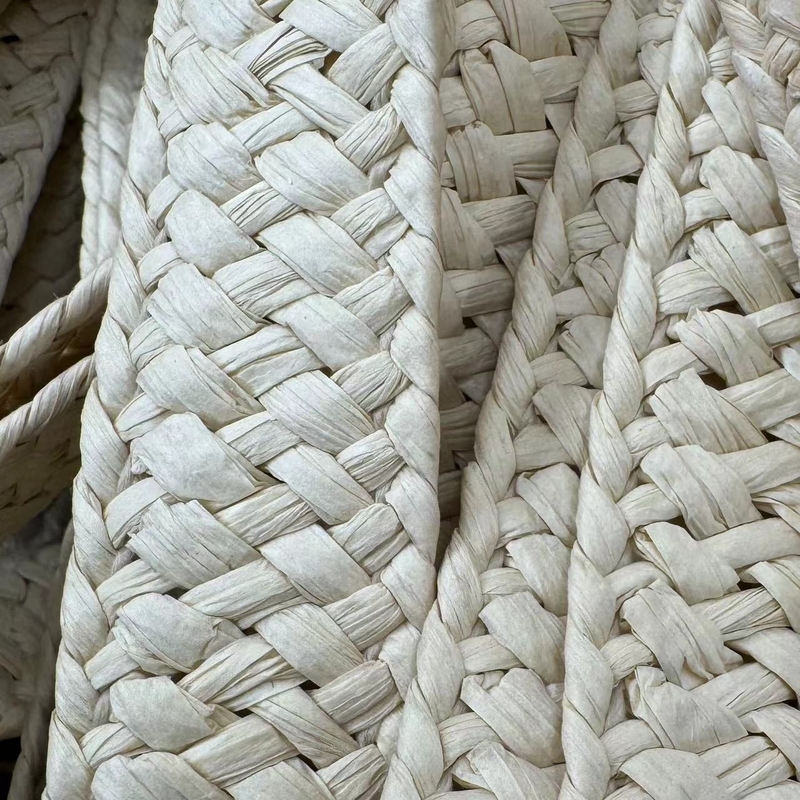 Geschenkverpackung mit nachhaltigem Farbpapierband von den Herstellern